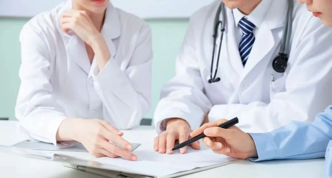 老人总担心“助听器太麻烦”？试试这款“会自己工作”的